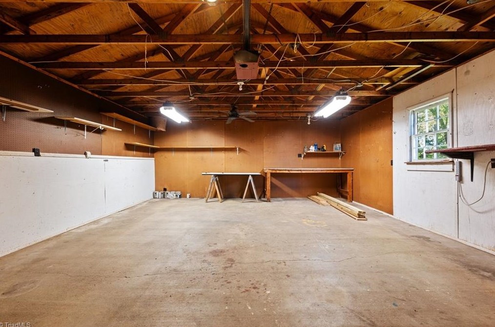 1318 Elder Way, Burlington NC 27215-6580 exterior