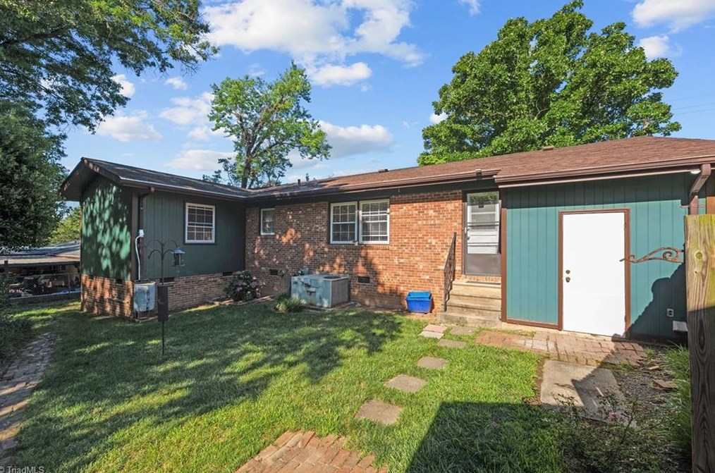 1318 Elder Way, Burlington NC 27215-6580 exterior