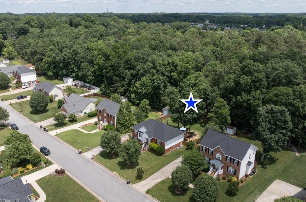 5912 Election Oak Dr, High Point NC 27265-3187 exterior