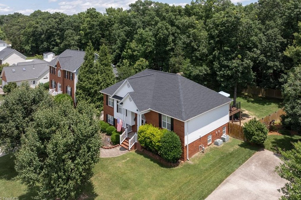 5912 Election Oak Dr, High Point NC 27265-3187 exterior