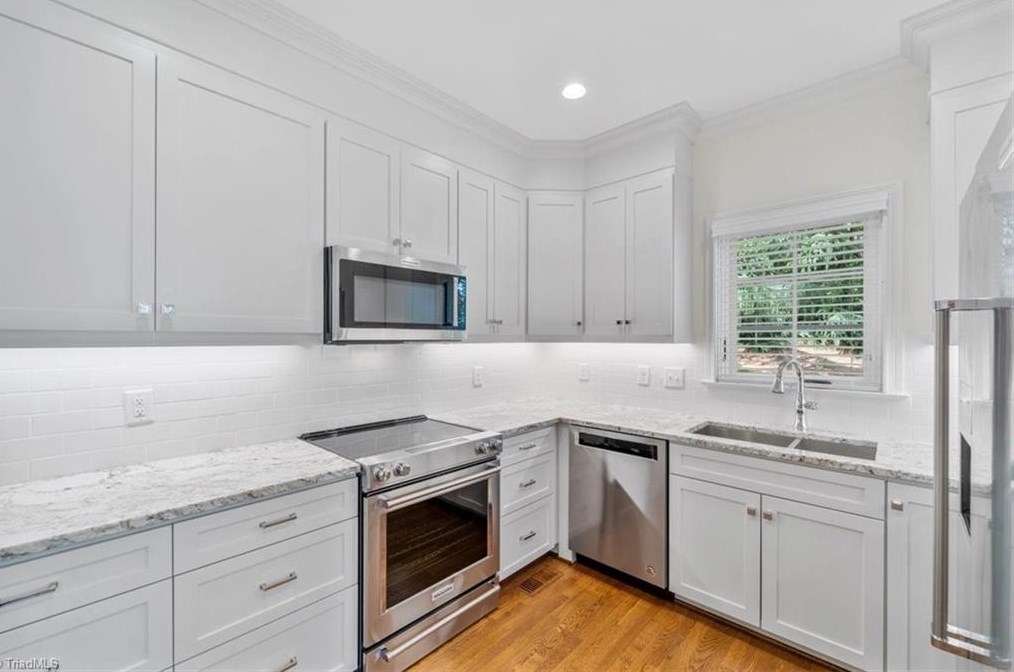 5 Sommerton Ct, Greensboro NC 27408-3847 exterior