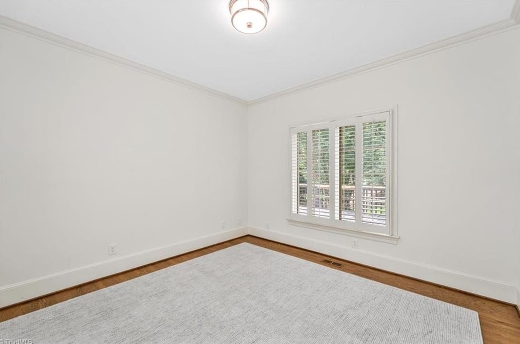 5 Sommerton Ct, Greensboro NC 27408-3847 exterior