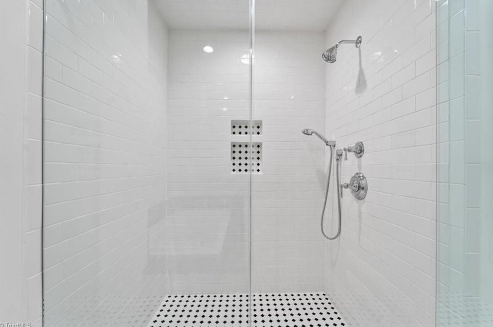 5 Sommerton Ct, Greensboro NC 27408-3847 exterior