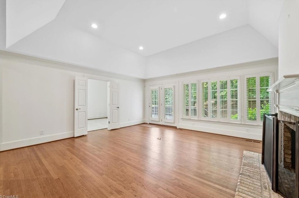 5 Sommerton Ct, Greensboro NC 27408-3847 exterior