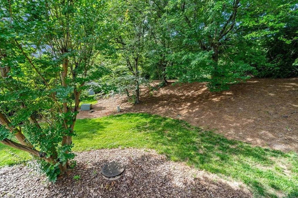 5 Sommerton Ct, Greensboro NC 27408-3847 exterior