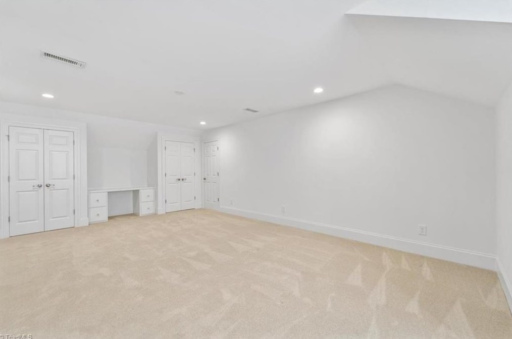 5 Sommerton Ct, Greensboro NC 27408-3847 exterior