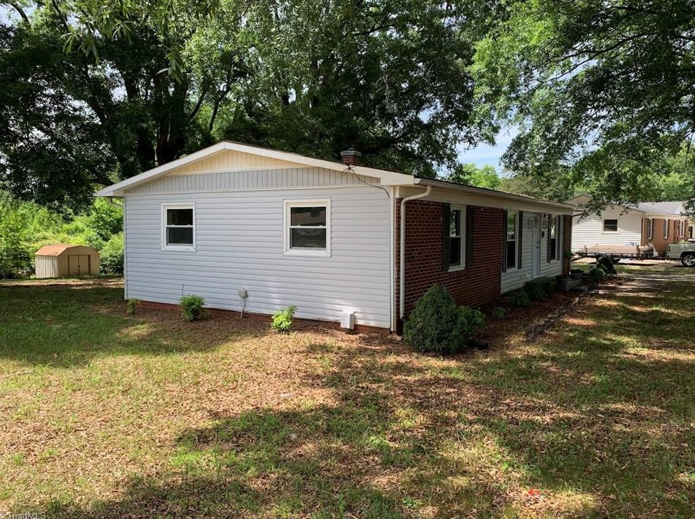 4720 Plata Dr, Winston Salem NC  27101-2234 exterior