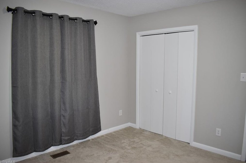 5205 Holly Rdg Rd, Greensboro NC  27455-1507 exterior