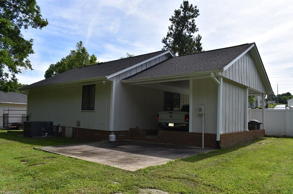 5205 Holly Ridge Rd, Greensboro NC  27455-1507 exterior