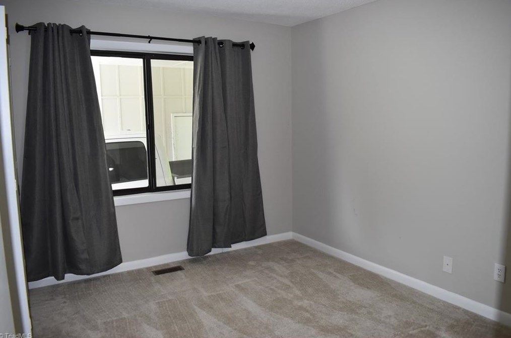 5205 Holly Rdg Rd, Greensboro NC  27455-1507 exterior