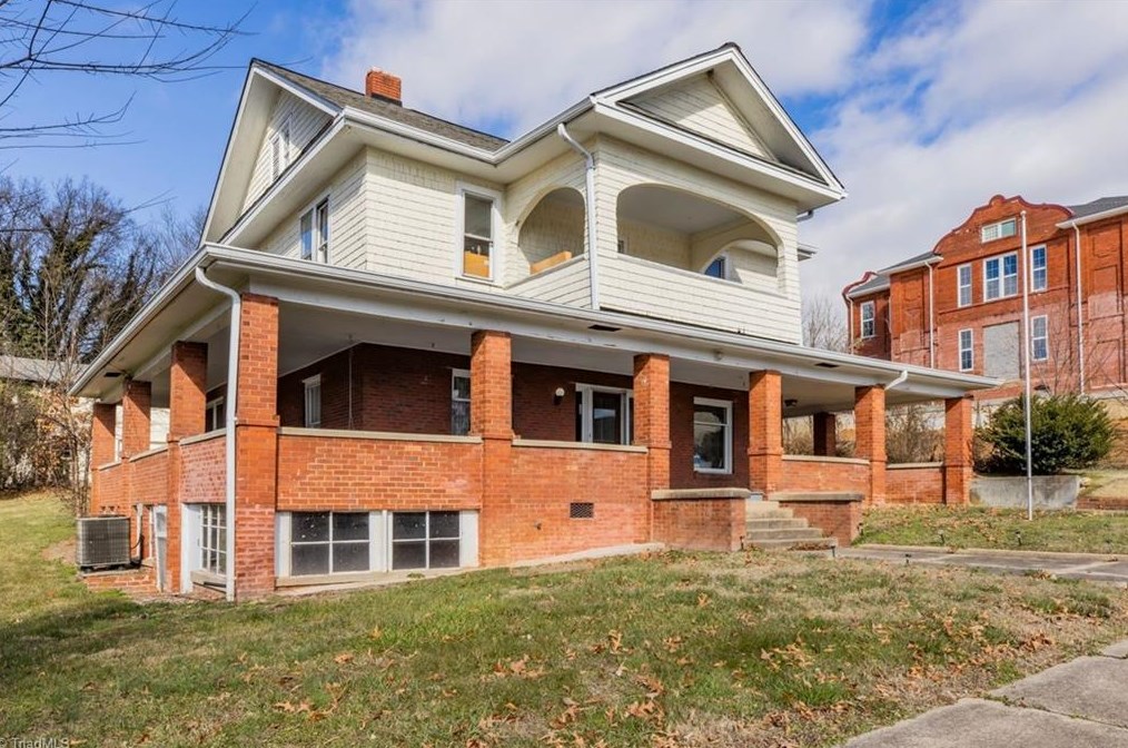 312 D St, North Wilkesboro NC  28659-4141 exterior