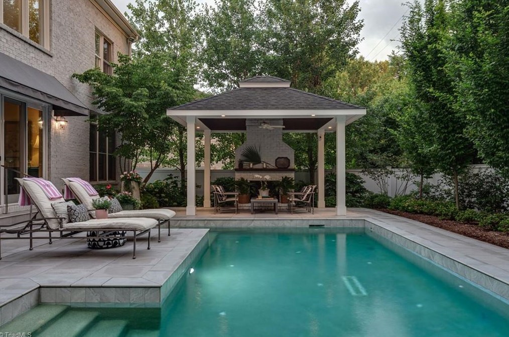 1811 Dalton Rd, Greensboro NC 27408-5825 exterior