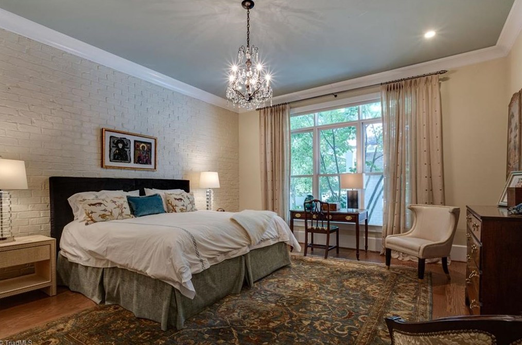 1811 Dalton Rd, Greensboro NC 27408-5825 exterior