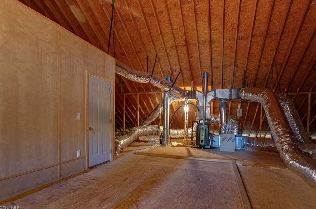 1811 Dalton Rd, Greensboro NC 27408-5825 exterior