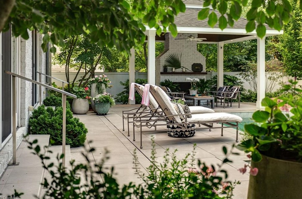 1811 Dalton Rd, Greensboro NC 27408-5825 exterior