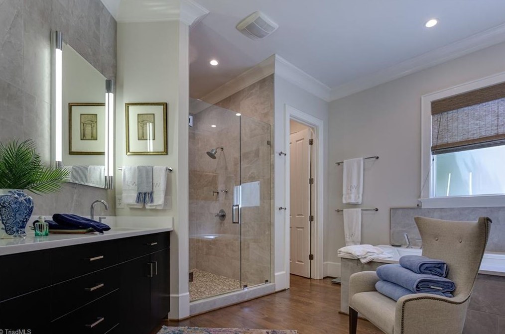 1811 Dalton Rd, Greensboro NC 27408-5825 exterior