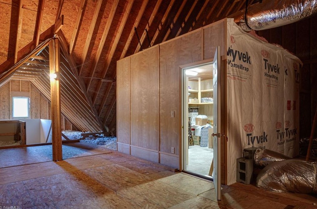 1811 Dalton Rd, Greensboro NC 27408-5825 exterior