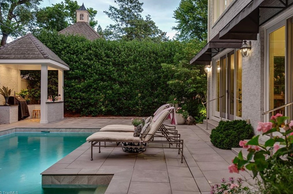 1811 Dalton Rd, Greensboro NC 27408-5825 exterior