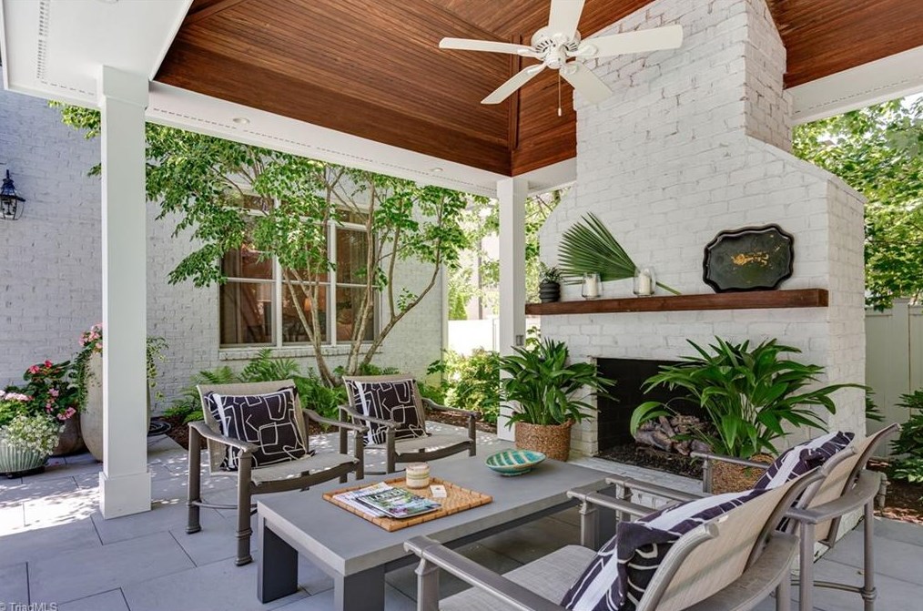 1811 Dalton Rd, Greensboro NC 27408-5825 exterior