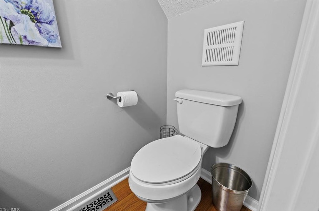 7 Riv Chase Ct, Greensboro NC  27407-6112 exterior