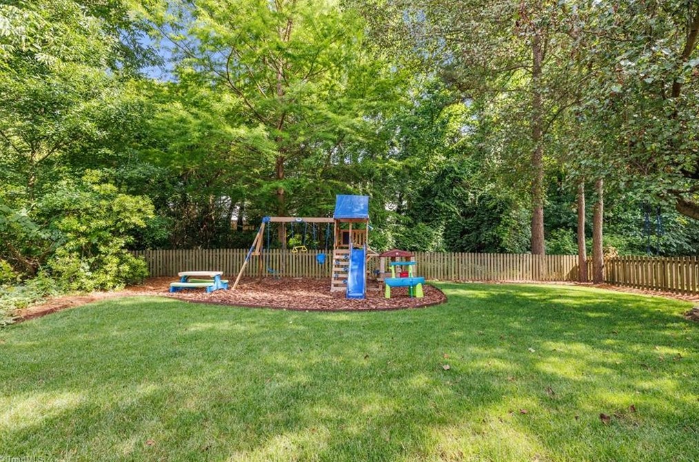 7 Riv Chase Ct, Greensboro NC  27407-6112 exterior