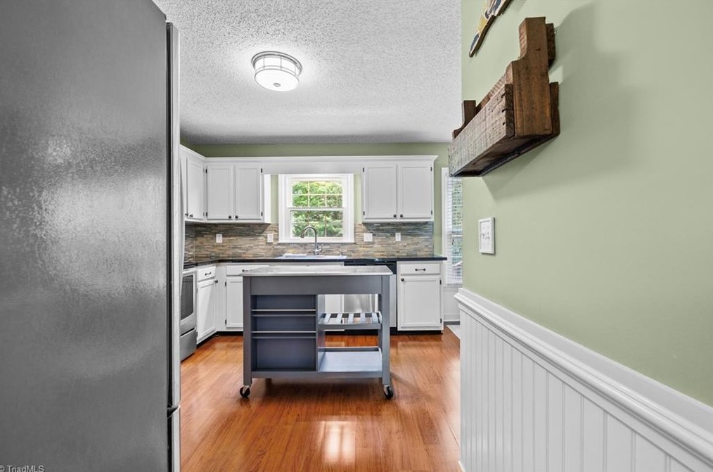 7 Riv Chase Ct, Greensboro NC  27407-6112 exterior