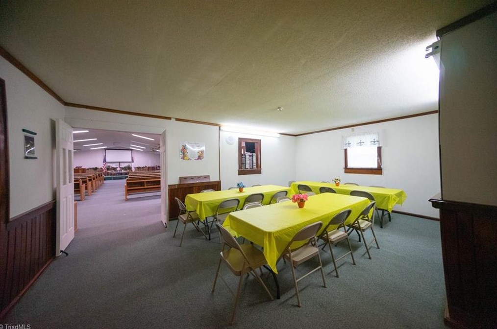 133 Wisconsin Ave, Elkin NC  28621-2808 exterior