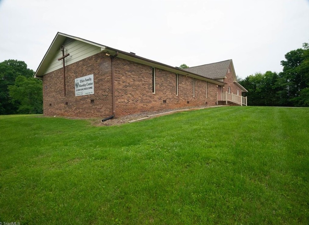 133 Wisconsin Ave, Elkin NC  28621-2808 exterior