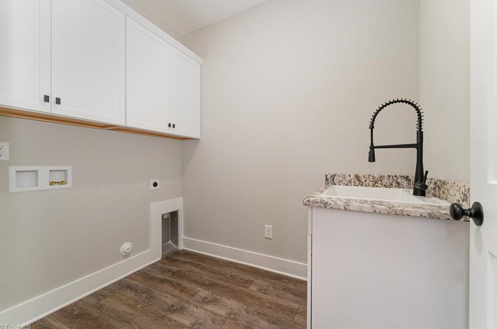 3509 Crimson Wood Dr, Greensboro NC  27410-9144 exterior