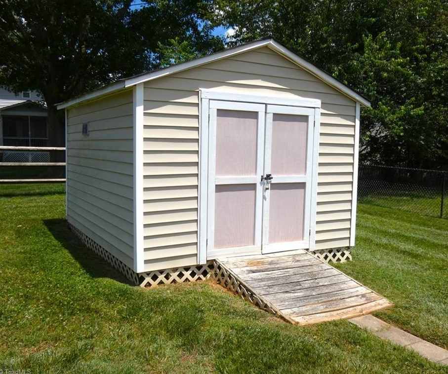 1765 Springfield Farm Ct, Clemmons NC 27012-7422 exterior