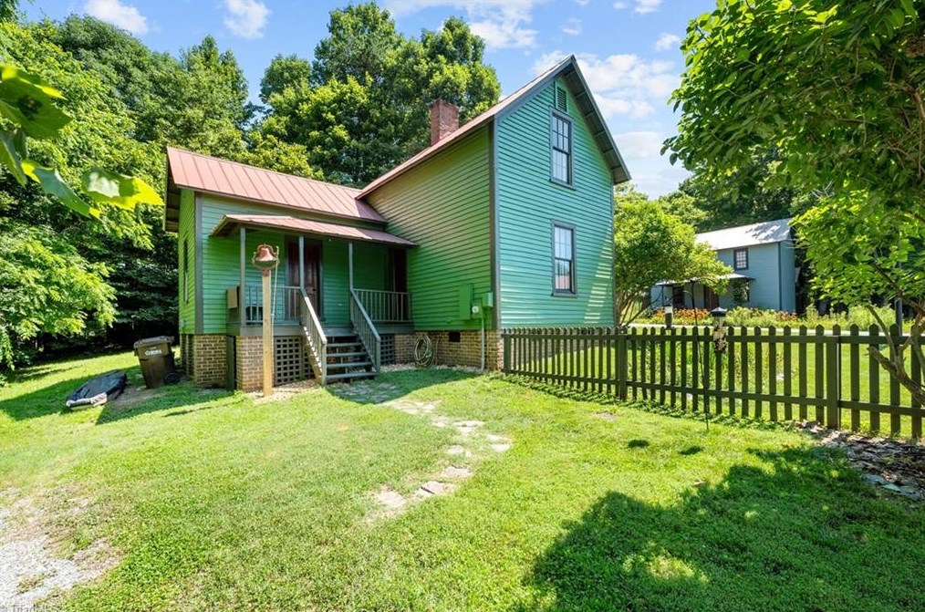 2456 Glencoe St, Burlington NC  27217-8892 exterior