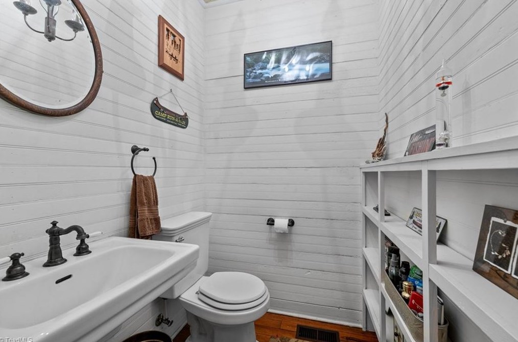 2456 Glencoe St, Burlington NC  27217-8892 exterior