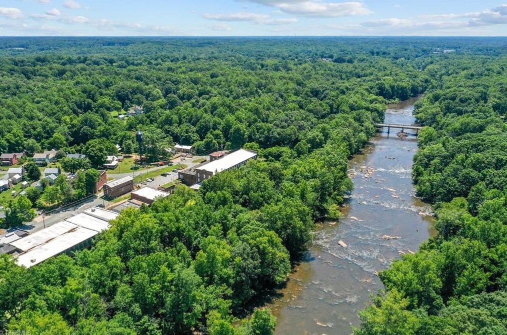 2456 Glencoe St, Burlington NC  27217-8892 exterior