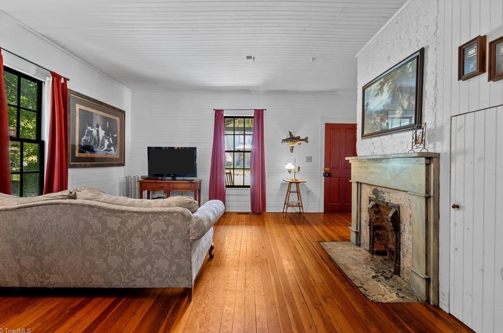 2456 Glencoe St, Burlington NC  27217-8892 exterior