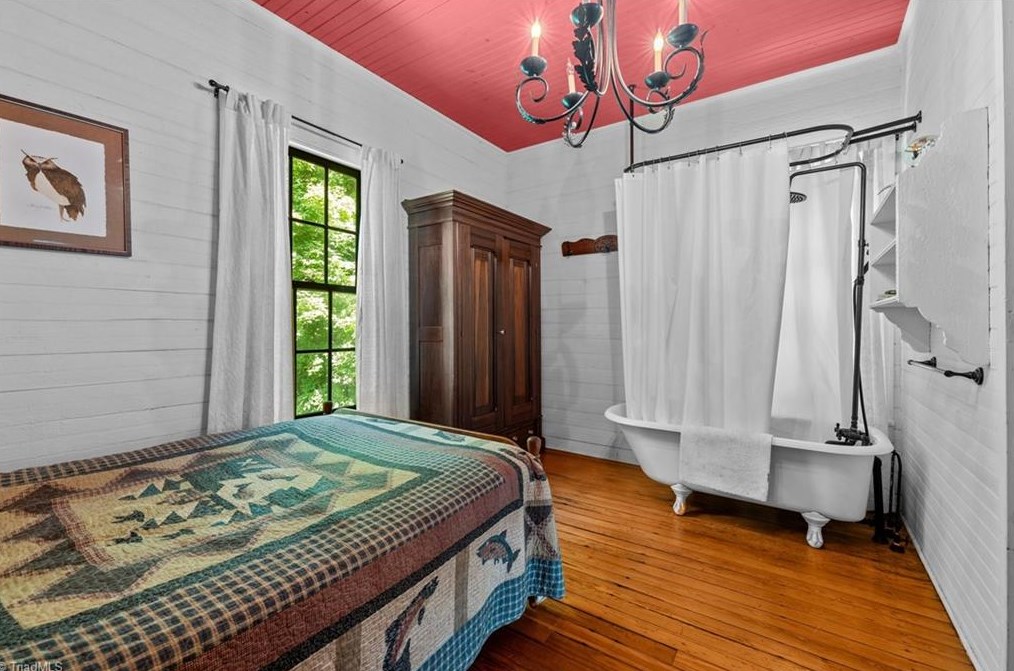 2456 Glencoe St, Burlington NC  27217-8892 exterior