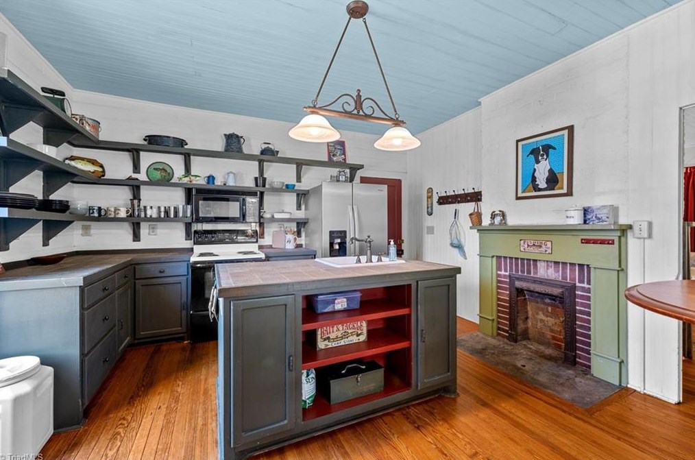 2456 Glencoe St, Burlington NC  27217-8892 exterior