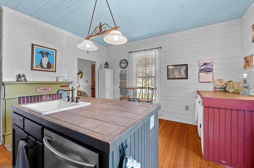 2456 Glencoe St, Burlington NC  27217-8892 exterior