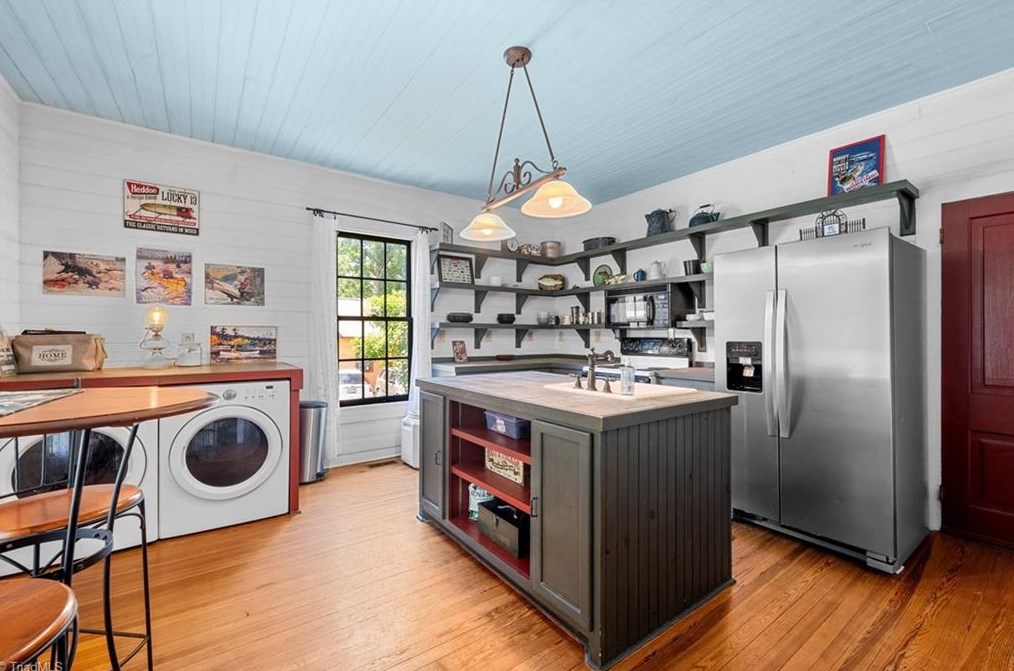 2456 Glencoe St, Burlington NC  27217-8892 exterior