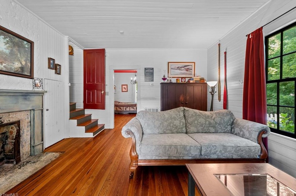 2456 Glencoe St, Burlington NC  27217-8892 exterior