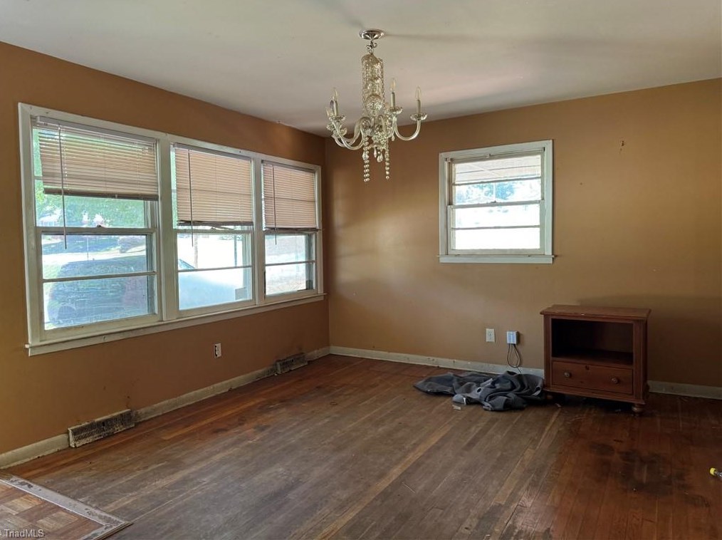 1401 Guest St, Greensboro NC 27405-3708 exterior