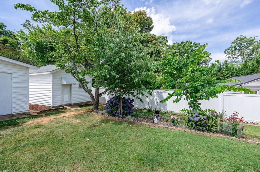 1006 Cliff Rd, Asheboro NC  27203-6904 exterior