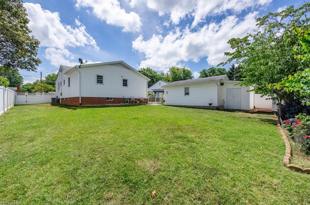 1006 Cliff Rd, Asheboro NC  27203-6904 exterior