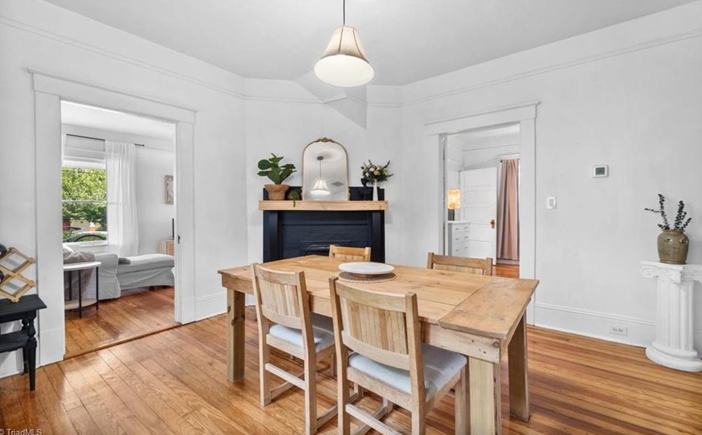 621 Mendenhall St, Greensboro NC 27403-1755 exterior