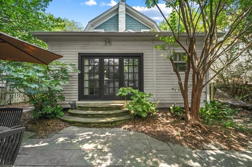 621 Mendenhall St, Greensboro NC 27403-1755 exterior