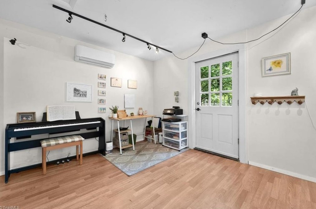 621 Mendenhall St, Greensboro NC 27403-1755 exterior