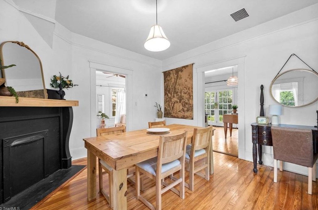 621 Mendenhall St, Greensboro NC 27403-1755 exterior