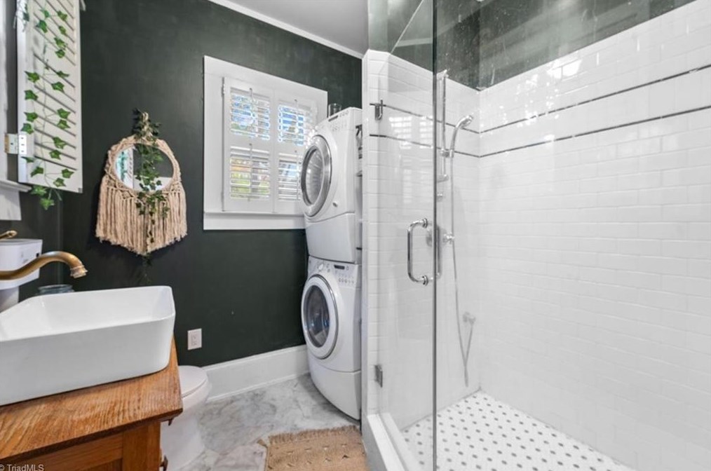 621 Mendenhall St, Greensboro NC 27403-1755 exterior