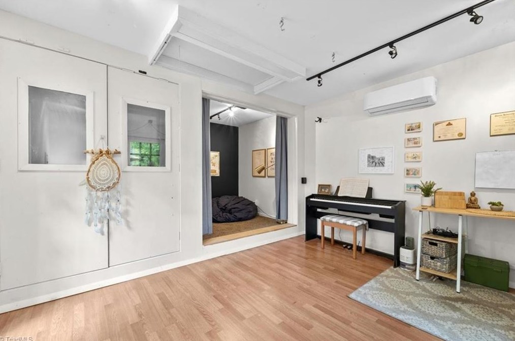 621 Mendenhall St, Greensboro NC 27403-1755 exterior