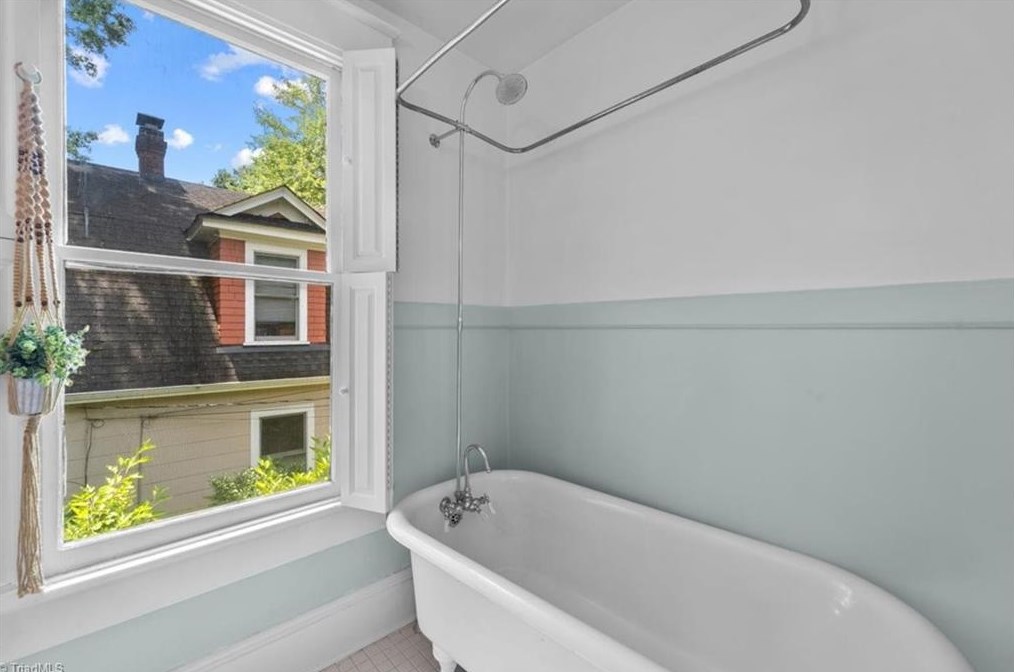 621 Mendenhall St, Greensboro NC 27403-1755 exterior