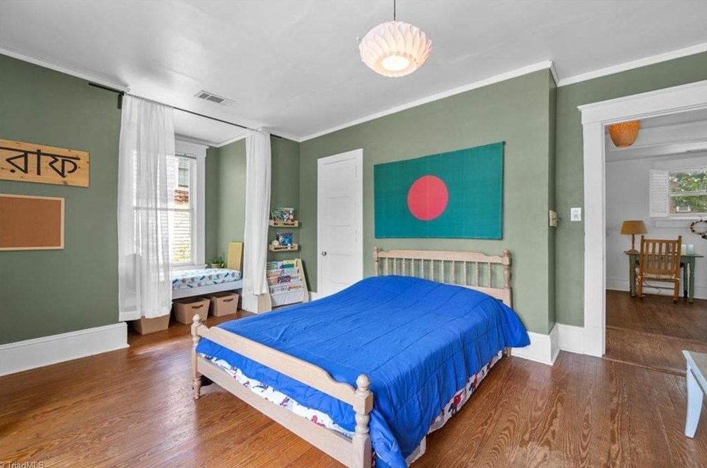 621 Mendenhall St, Greensboro NC 27403-1755 exterior